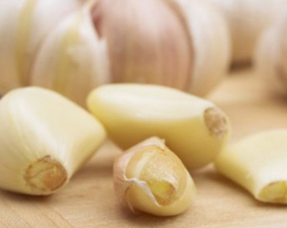 6 Effective Results You Can Get From Eating Garlic On Empty Stomach